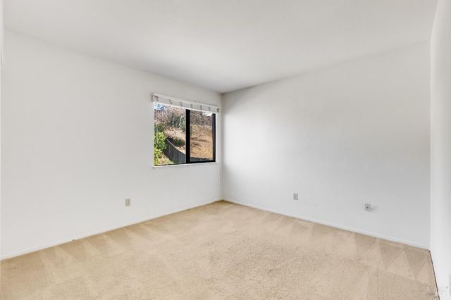 391 Valley Oak Ln, Vallejo, CA 94591