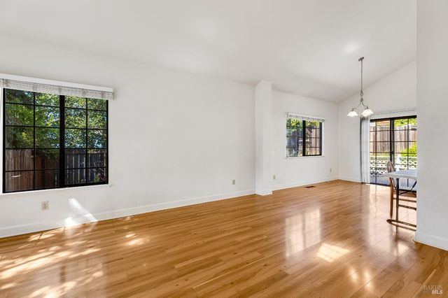 391 Valley Oak Ln, Vallejo, CA 94591