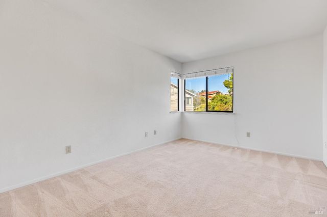 391 Valley Oak Ln, Vallejo, CA 94591