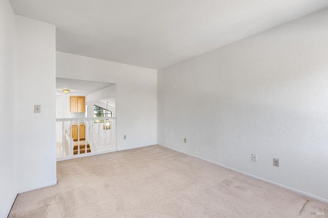 391 Valley Oak Ln, Vallejo, CA 94591