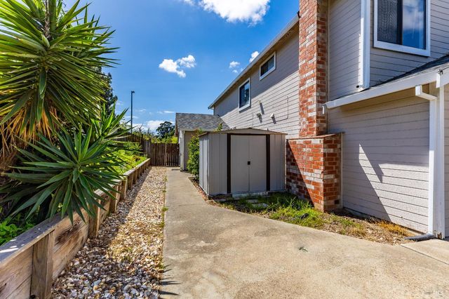 391 Valley Oak Ln, Vallejo, CA 94591