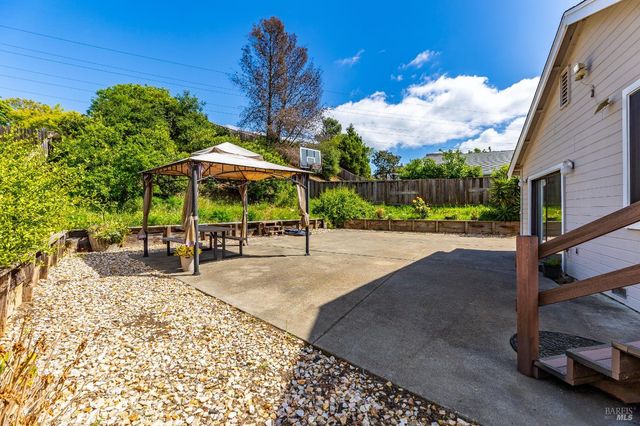 391 Valley Oak Ln, Vallejo, CA 94591