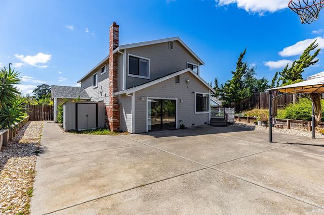 391 Valley Oak Ln, Vallejo, CA 94591