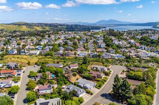 391 Valley Oak Ln, Vallejo, CA 94591