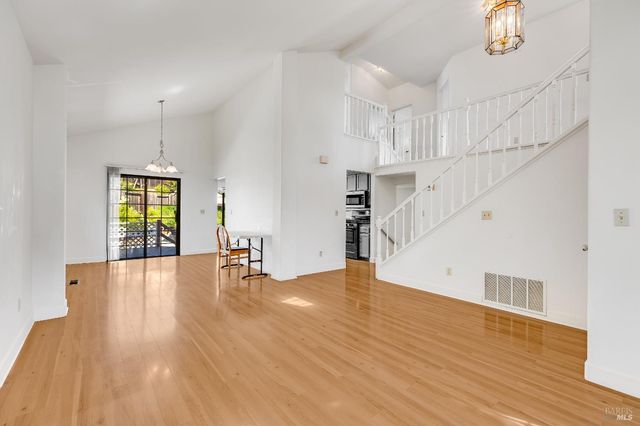 391 Valley Oak Ln, Vallejo, CA 94591