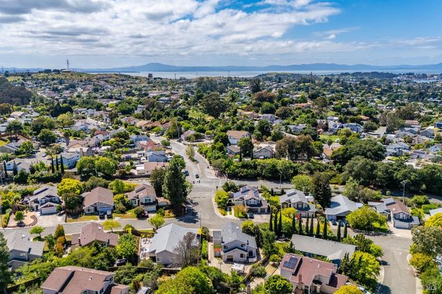 391 Valley Oak Ln, Vallejo, CA 94591