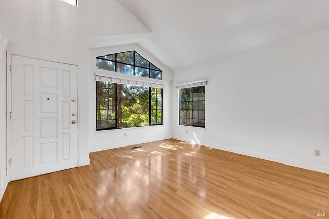 391 Valley Oak Ln, Vallejo, CA 94591