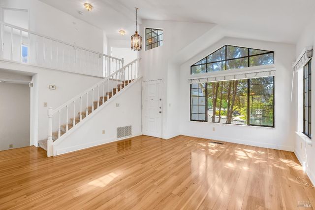 391 Valley Oak Ln, Vallejo, CA 94591