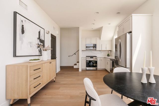 11011 Huston Street PH3, North Hollywood (los Angeles), CA 91601