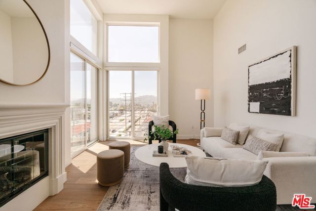 11011 Huston Street PH3, North Hollywood (los Angeles), CA 91601