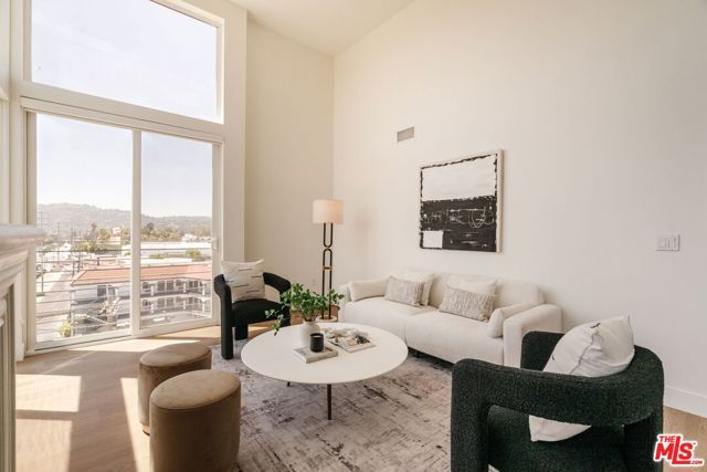 11011 Huston Street PH3, North Hollywood (los Angeles), CA 91601