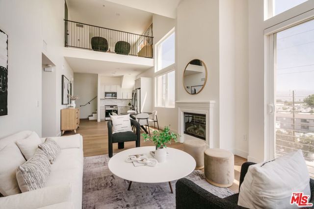 11011 Huston Street PH3, North Hollywood (los Angeles), CA 91601