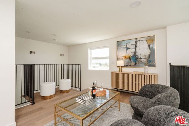 11011 Huston Street PH3, North Hollywood (los Angeles), CA 91601
