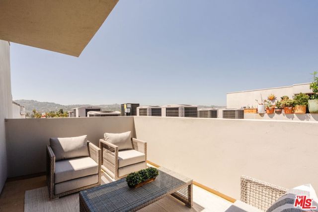 11011 Huston Street PH3, North Hollywood (los Angeles), CA 91601