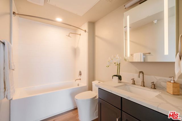 11011 Huston Street PH3, North Hollywood (los Angeles), CA 91601