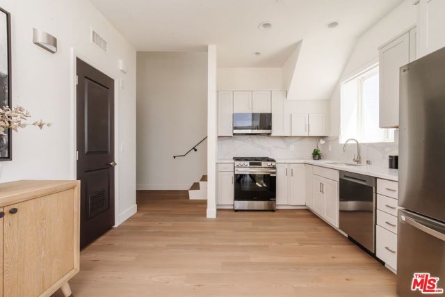 11011 Huston Street PH3, North Hollywood (los Angeles), CA 91601
