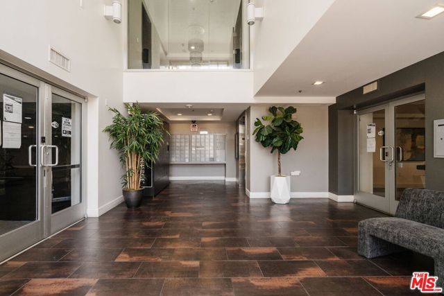 11011 Huston Street PH3, North Hollywood (los Angeles), CA 91601