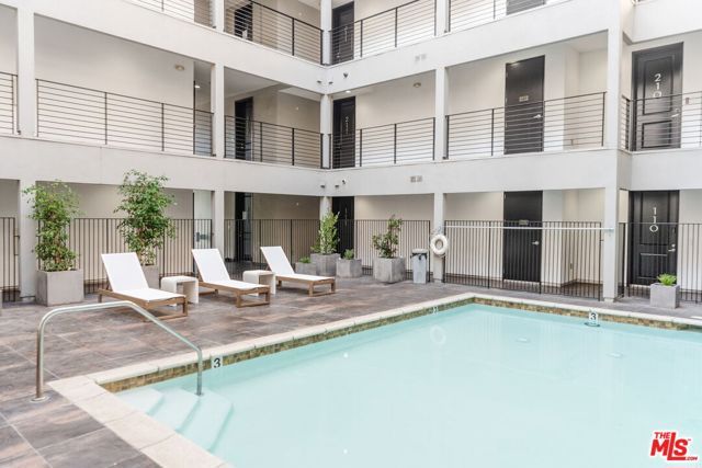 11011 Huston Street PH3, North Hollywood (los Angeles), CA 91601