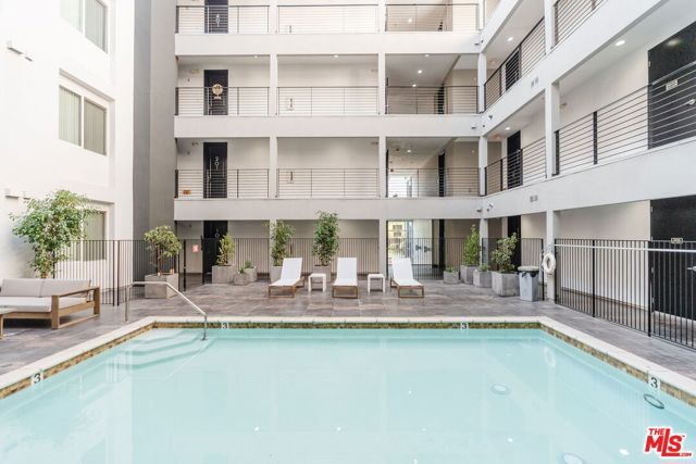 11011 Huston Street PH3, North Hollywood (los Angeles), CA 91601