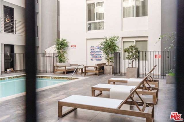 11011 Huston Street PH3, North Hollywood (los Angeles), CA 91601