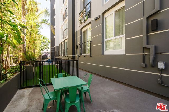 11011 Huston Street PH3, North Hollywood (los Angeles), CA 91601