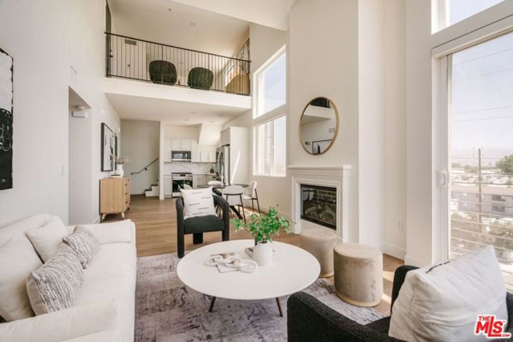 11011 Huston Street PH3, North Hollywood (los Angeles), CA 91601