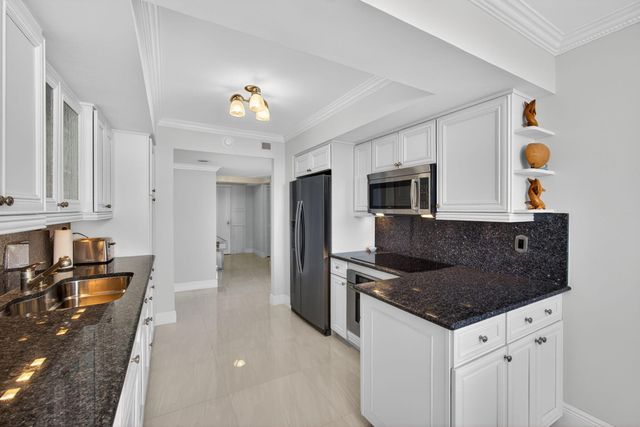 5380 N Ocean Drive 12e, Singer Island, FL 33404