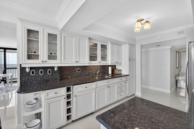 5380 N Ocean Drive 12e, Singer Island, FL 33404