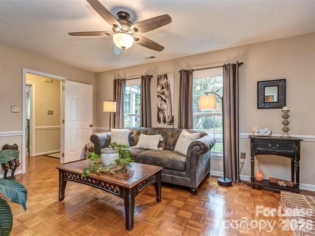 8715 Parkchester Drive, Charlotte, NC 28277