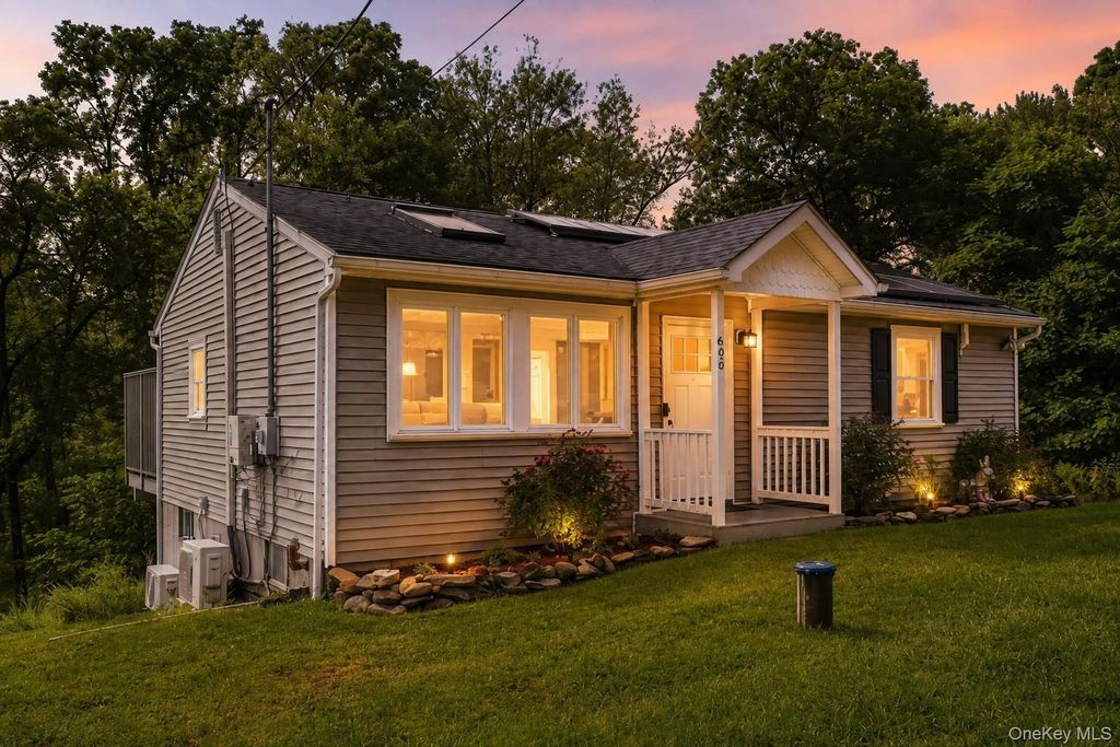 692 Mount Airy Road, New Windsor, NY 12553 — exterior