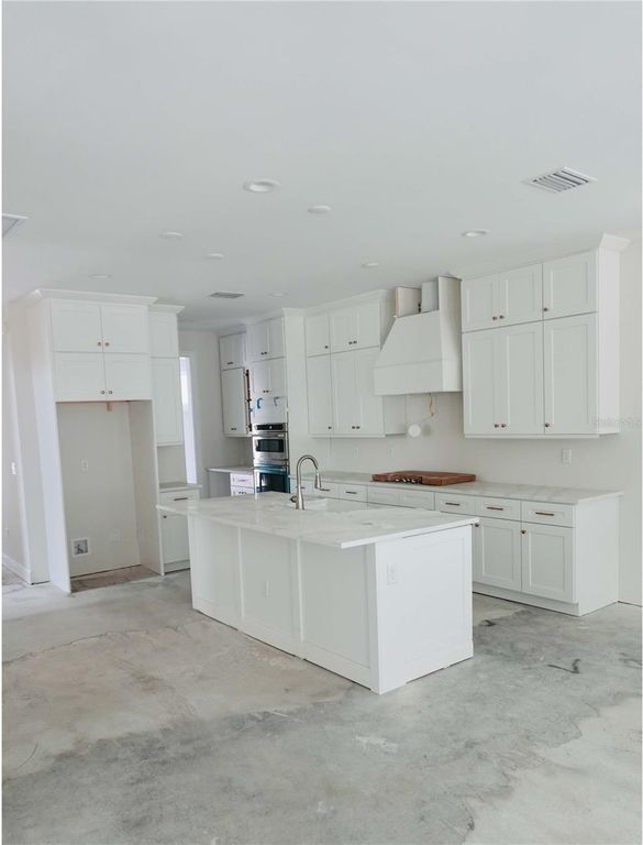 Image 3 of property listing at 3905 W TACON STREET, Tampa, FL 33629