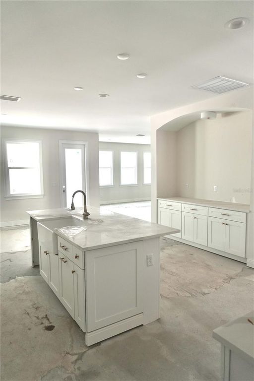 Image 4 of property listing at 3905 W TACON STREET, Tampa, FL 33629