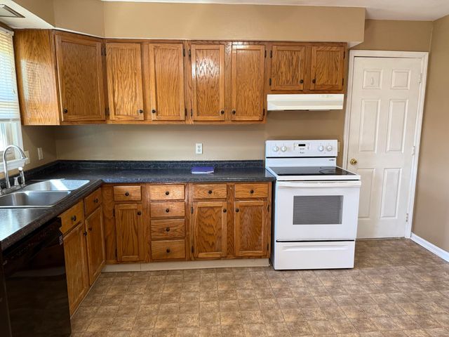 3266 Aqueduct Drive, Lexington, KY 40517