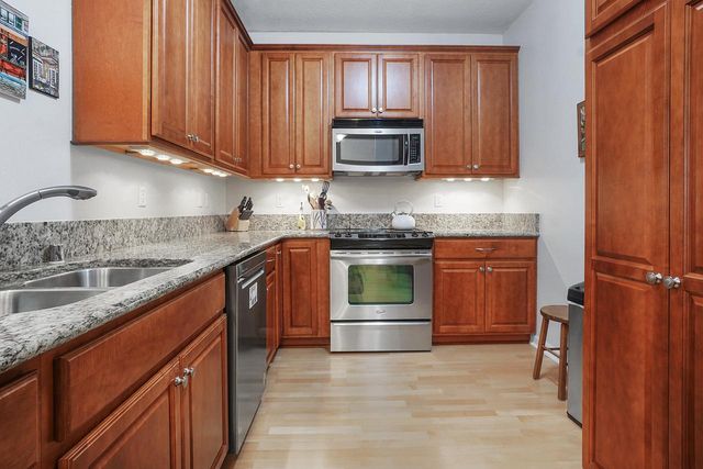 1300 N Prospect AVENUE #424, Milwaukee, WI 53202