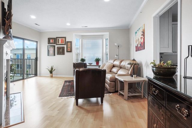 1300 N Prospect AVENUE #424, Milwaukee, WI 53202