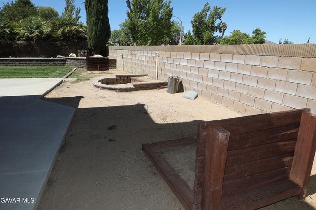 42453 Surrey Court, Quartz Hill, CA 93536