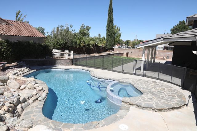 42453 Surrey Court, Quartz Hill, CA 93536