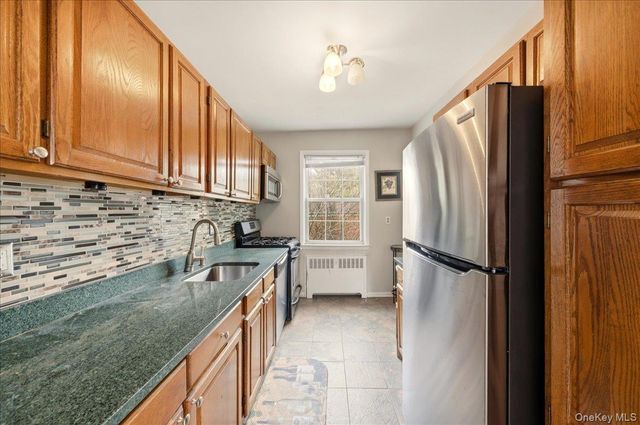 186 Pine Wood 56, Hartsdale, NY 10530