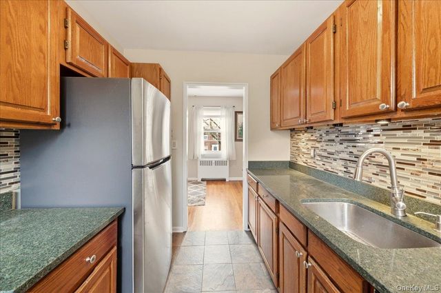 186 Pine Wood 56, Hartsdale, NY 10530