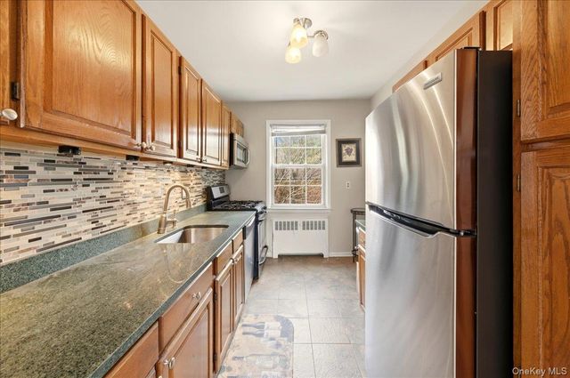 186 Pine Wood 56, Hartsdale, NY 10530