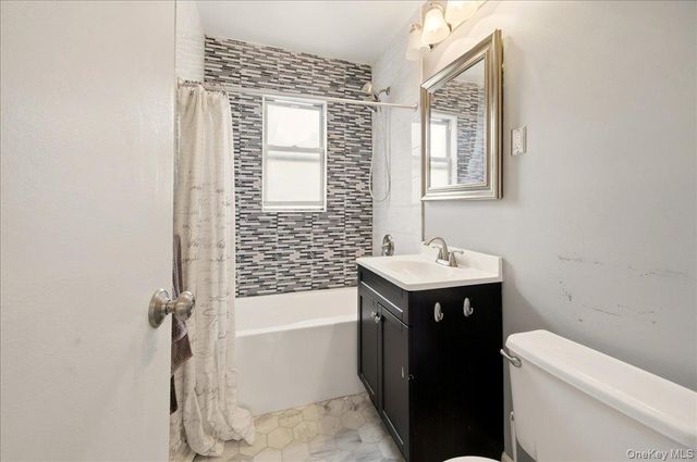 186 Pine Wood 56, Hartsdale, NY 10530