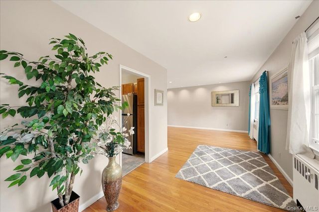 186 Pine Wood 56, Hartsdale, NY 10530