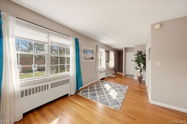 186 Pine Wood 56, Hartsdale, NY 10530