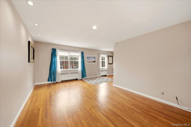 186 Pine Wood 56, Hartsdale, NY 10530