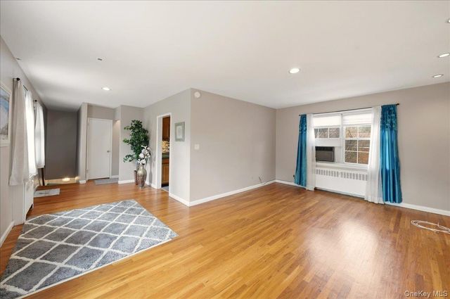 186 Pine Wood 56, Hartsdale, NY 10530