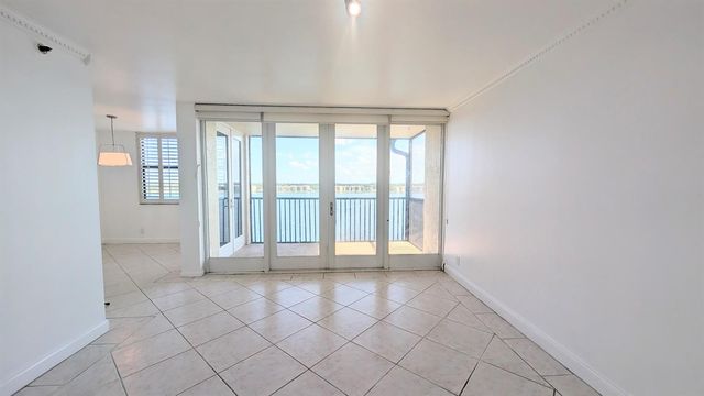105 Lake Emerald 810, Oakland Park, FL 33309