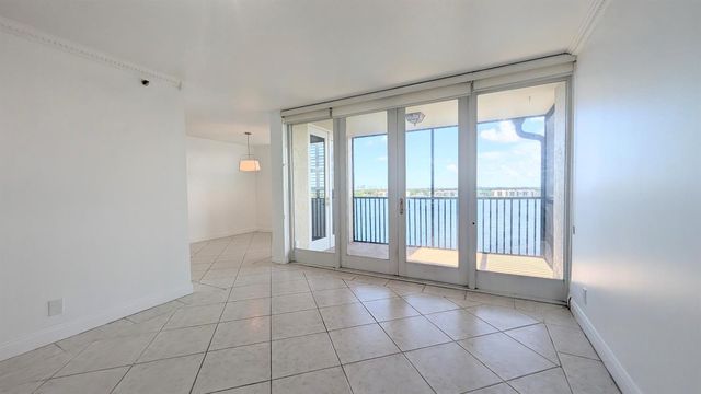 105 Lake Emerald 810, Oakland Park, FL 33309