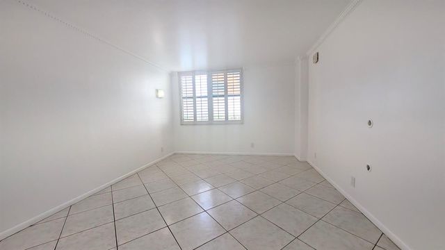 105 Lake Emerald 810, Oakland Park, FL 33309