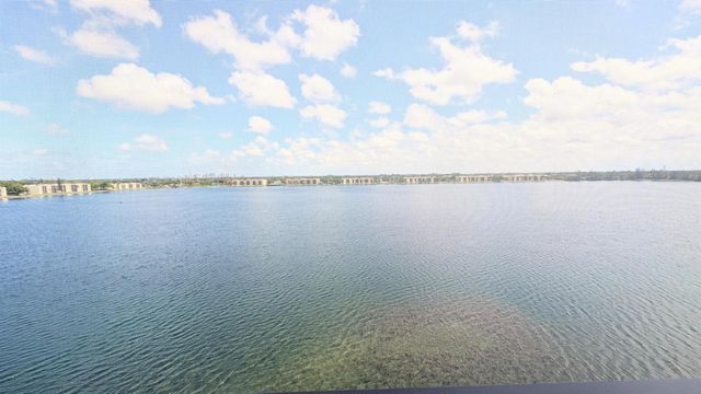 105 Lake Emerald 810, Oakland Park, FL 33309