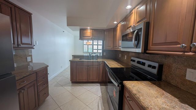 105 Lake Emerald 810, Oakland Park, FL 33309